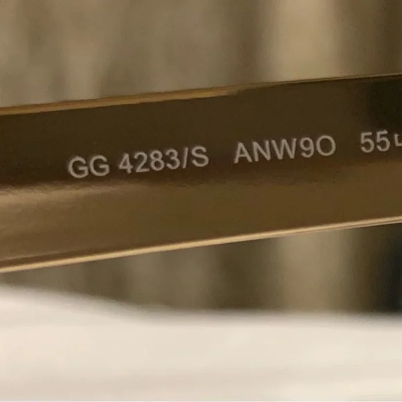 Authentic Gucci sunglasses with case - Picture 9 of 10